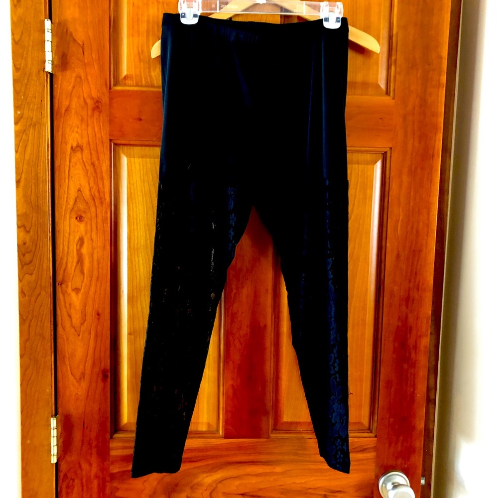 Vera Wang black lacy leggings